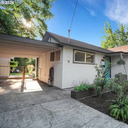 Image 2 - 4405 NE 56th Ave, Portland, Oregon, 97218 - House for sale