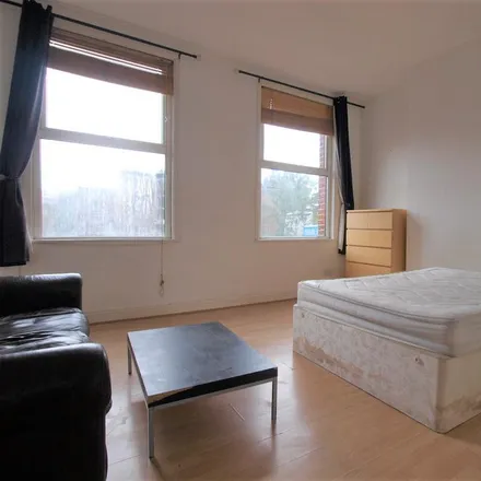 Image 4 - Greenhouse, 49 Green Lanes, London, N16 9NH, United Kingdom - Apartment for rent