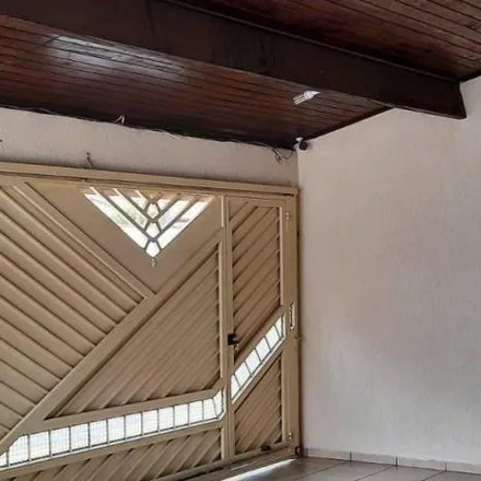 Buy this 2 bed house on Avenida Mauro Klier Monteiro in Piracangaguá, Taubaté - SP