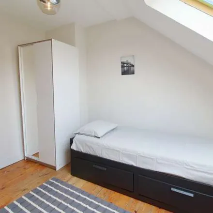 Rent this 3 bed apartment on Chaussée d'Alsemberg - Alsembergse Steenweg 116 in 1060 Saint-Gilles - Sint-Gillis, Belgium