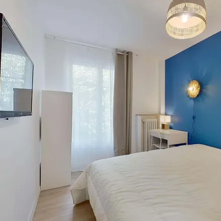 Rent this 3 bed room on 80 Boulevard Gambetta in 06000 Nice, France