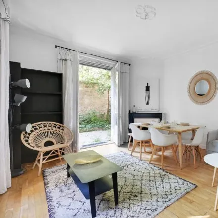 Rent this 3 bed apartment on Paris in Quartier d'Auteuil, FR