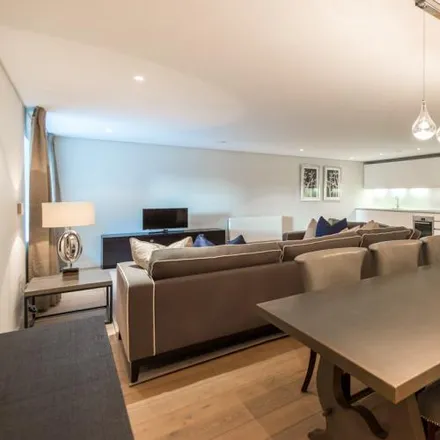 Rent this 3 bed apartment on 4 Merchant Square in London, W2 1AS