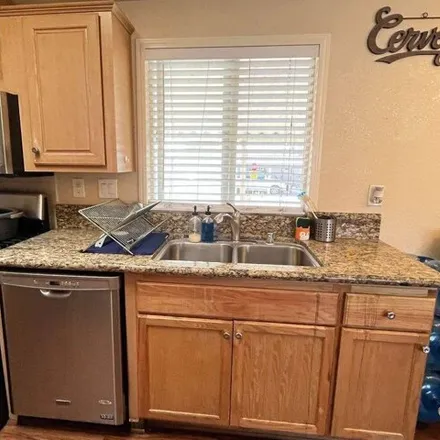 Image 2 - 7887 Lampson Avenue, Stanton, CA 92841, USA - Apartment for sale