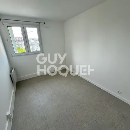 Image 5 - Avenue Bobby Sands, 77500 Chelles, France - Apartment for rent