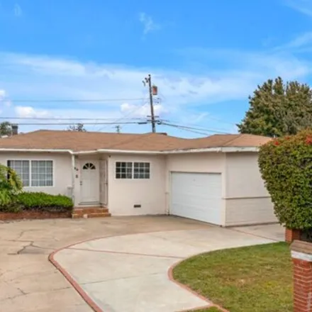 Buy this 3 bed house on 586 Knowell Place in Costa Mesa, CA 92627