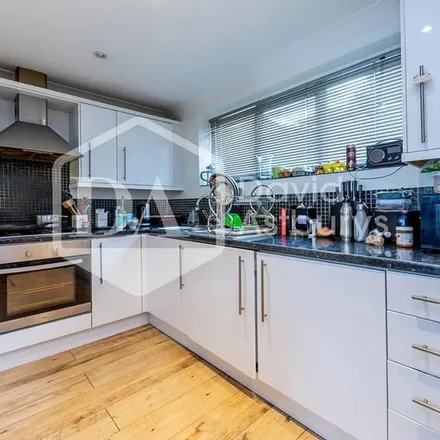 Image 4 - Hillfield Avenue, London, N8 7DH, United Kingdom - Apartment for rent