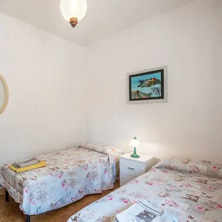 Image 5 - Radda in Chianti (Arrivo), Viale Venti Settembre, 53017 Radda in Chianti SI, Italy - Apartment for rent