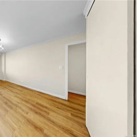 Image 7 - 2475 West 16th Street, New York, NY 11214, USA - Apartment for sale