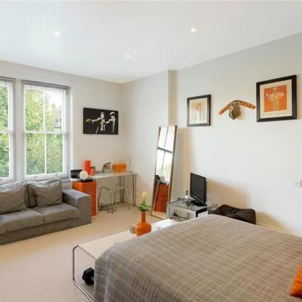 Image 7 - Crieff Road, London, SW18 2EB, United Kingdom - Duplex for sale