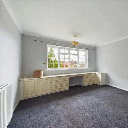 Image 6 - Lamorna Grove, Worthing, BN14 9BJ, United Kingdom - Apartment for rent