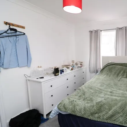 Rent this studio apartment on Beeches Road in London, SW17 7NQ