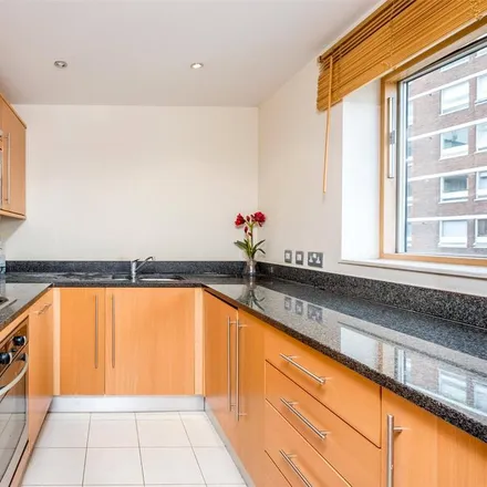 Rent this 3 bed apartment on Richbourne Court in Nutford Place, London