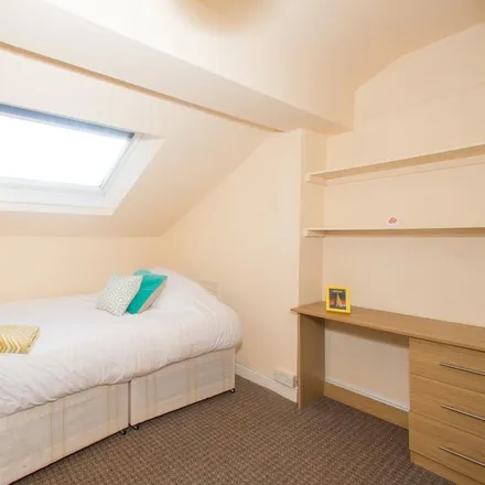 Rent this 1 bed room on 39-91 Headingley Mount in Leeds, LS6 3EW