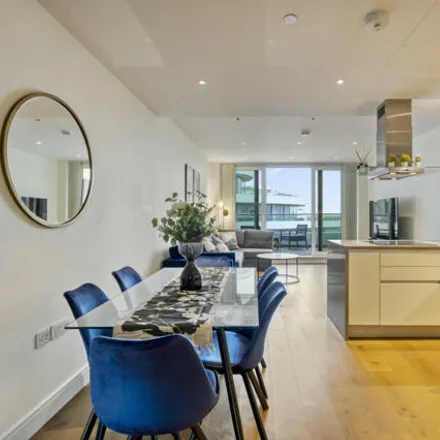 Image 6 - The Cascades, Sopwith Way, London, SW11 8NS, United Kingdom - Apartment for sale