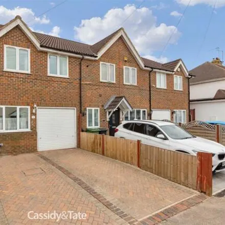 Buy this 3 bed house on King's Road in London Colney, AL2 1EJ