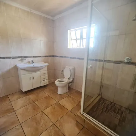 Image 4 - Regina Road, Raisethorpe, Pietermaritzburg, South Africa - Apartment for rent