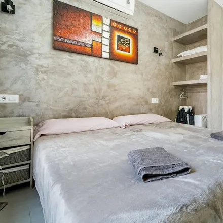 Rent this 4 bed house on Empuriabrava in Passeig Pla de Roses, 17486 Empuriabrava