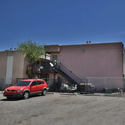 Image 2 - 146 Rhode Island Street Southeast, Albuquerque, NM 87108, USA - Duplex for sale
