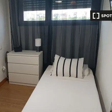 Image 1 - Altamira, Calle del Parque de Garajonai, 28054 Madrid, Spain - Room for rent