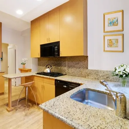 Image 5 - 139 East 66th Street, New York, NY 10065, USA - Townhouse for sale