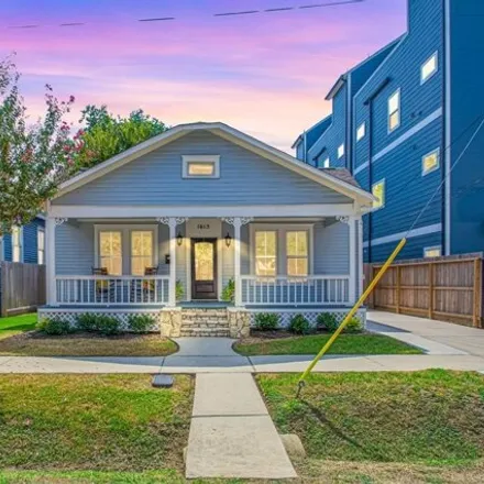 Buy this 3 bed house on 1677 Summer Street in Houston, TX 77007