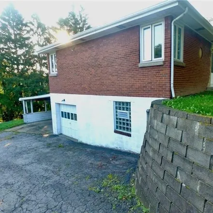 Image 3 - 1059 Crest Lane, Scott Township, PA 15106, USA - House for rent