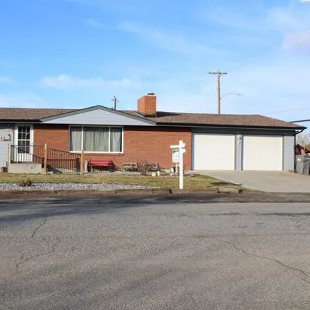 Buy this 5 bed house on 5304 West Skagit Avenue in Kennewick, WA 99336