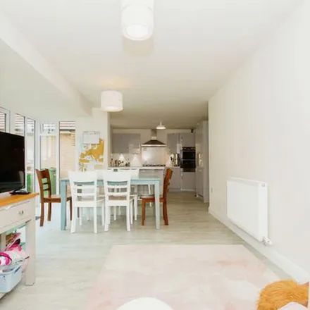 Image 7 - Cromwell Mews, Huntingdonshire, PE29 3LH, United Kingdom - Apartment for rent