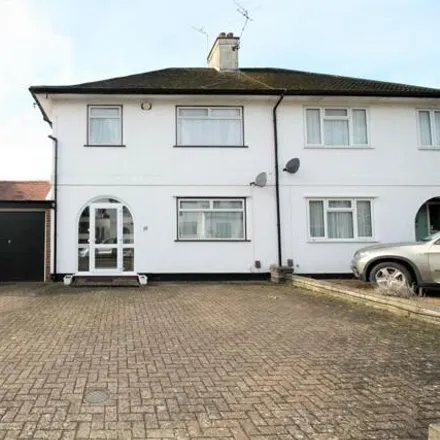Rent this 3 bed duplex on Chandos Road in North View, London