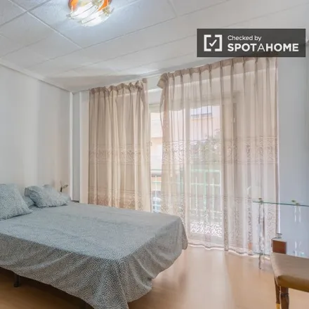 Rent this 5 bed room on Carrer del Duc de Mandas in 23D, 46019 Valencia