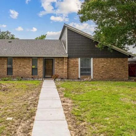 Buy this 3 bed house on 1721 Omar Drive in Mesquite, TX 75150