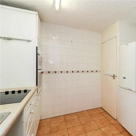 Image 6 - Adrian Road, Gallows Hill Lane, Leavesden, WD5 0AL, United Kingdom - Apartment for sale