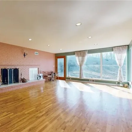 Image 5 - 82-50 Surrey Place, New York, NY 11432, USA - House for sale
