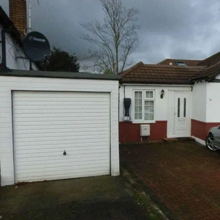 Rent this 2 bed house on Tudor Close in London, NW9 8SU