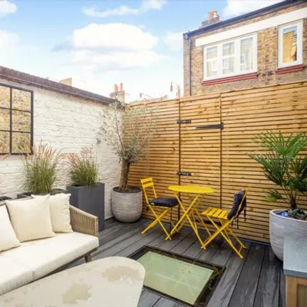 Buy this 4 bed townhouse on 7 Upper Montagu Street in London, W1H 2HZ