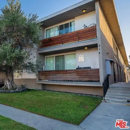 Buy this 18 bed house on 756 Myrtle Avenue in Inglewood, CA 90301