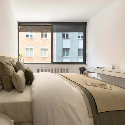Rent this 6 bed room on Wings Mobile in Carrer d'Aribau, 225-227