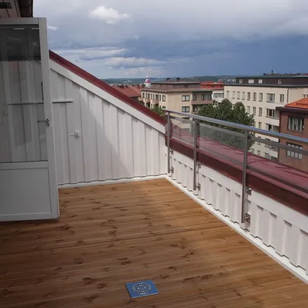 Rent this 6 bed apartment on Viktor Rydbergsgatan 37 in 411 32 Gothenburg, Sweden