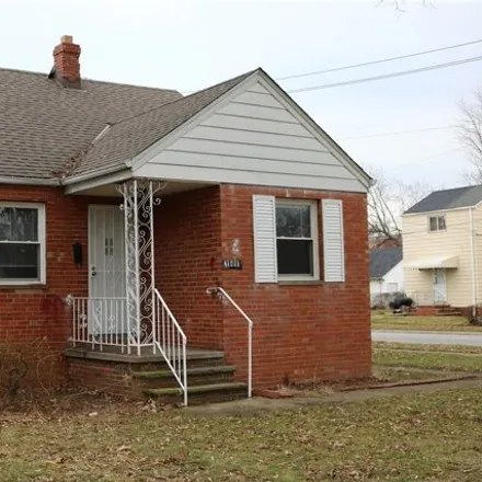 Image 1 - 444 East 215th Street, Euclid, OH 44123, USA - House for sale