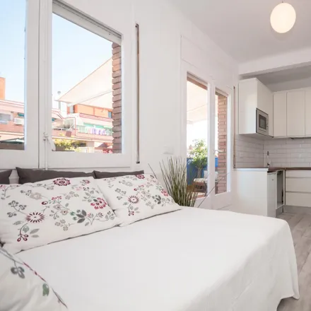 Rent this studio apartment on Carrer de Joan Torras in 21, 08030 Barcelona