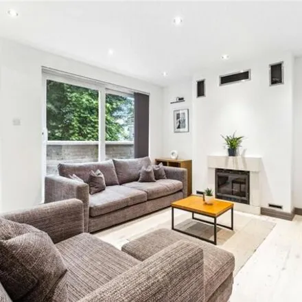 Rent this 4 bed room on 1 Cobham Mews in London, NW1 9SB