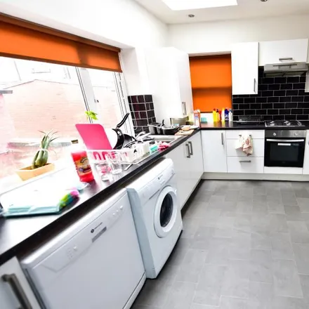 Rent this 6 bed townhouse on 22 Norwood Road in Leeds, LS6 1DX