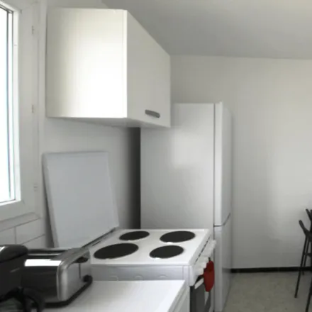 Image 4 - Dalle Vitruve, Rue de Srebrenica, 75020 Paris, France - Room for rent