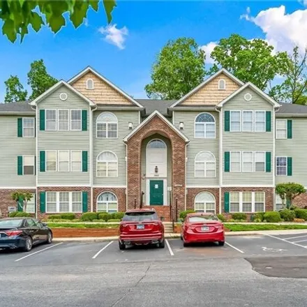 Image 1 - 3115 Commerce Place, Deerfield, Burlington, NC 27215, USA - Condo for sale