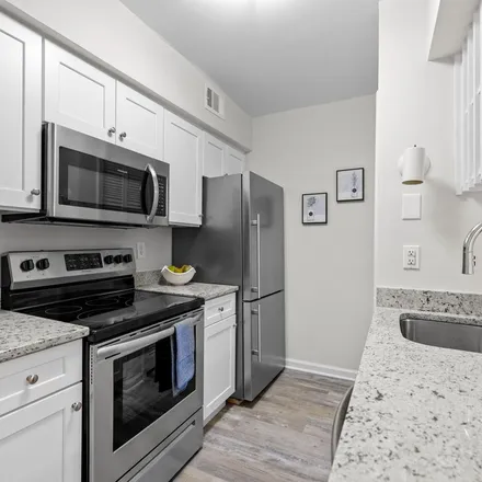 Image 7 - Royal Ridge Drive, West Springfield, Fairfax County, VA 22152, USA - Apartment for rent