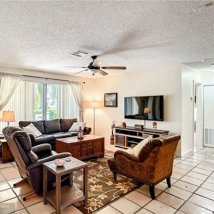 Image 8 - 721 Southeast 5th Terrace, Cypress Isles Estates, Pompano Beach, FL 33060, USA - House for sale