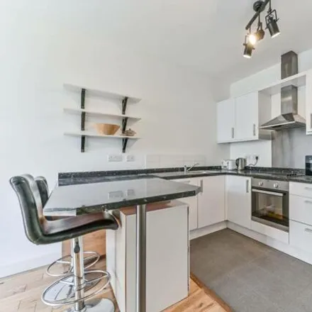 Rent this 3 bed apartment on Meopham Road in Lonesome, London