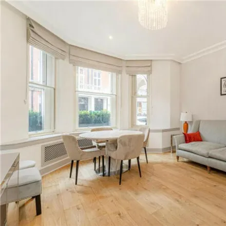 Rent this 2 bed room on 106-116 Park Street in London, W1K 7AP