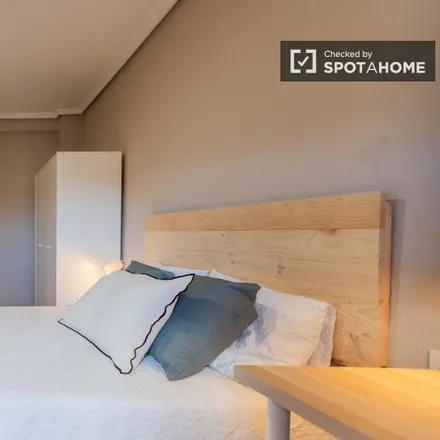 Rent this 5 bed room on Bazar Emili Baró in Carrer del Rector Zaragoza, 46020 Valencia